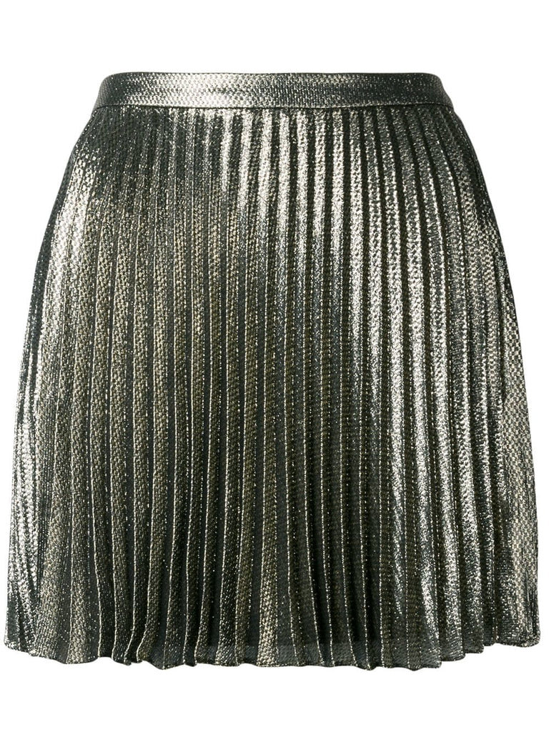 short pleated skirt