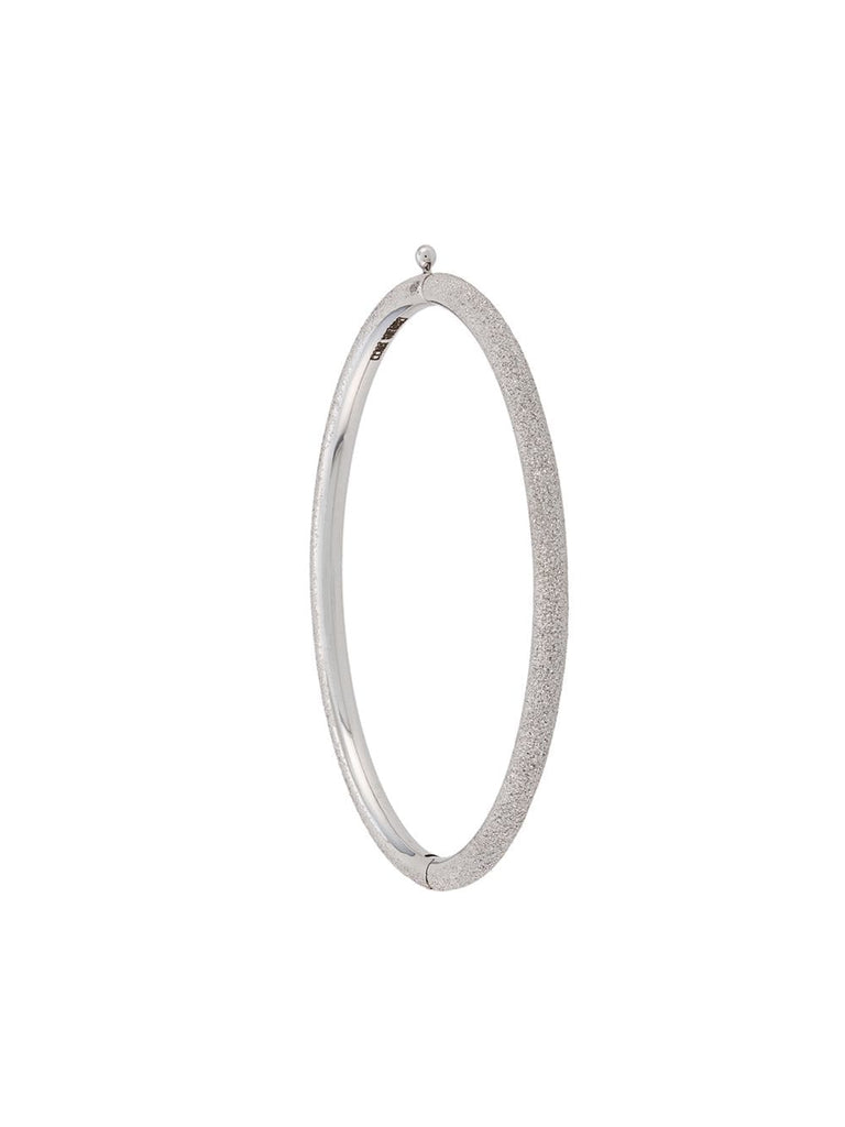 18kt white gold Florentine Finish oval bangle