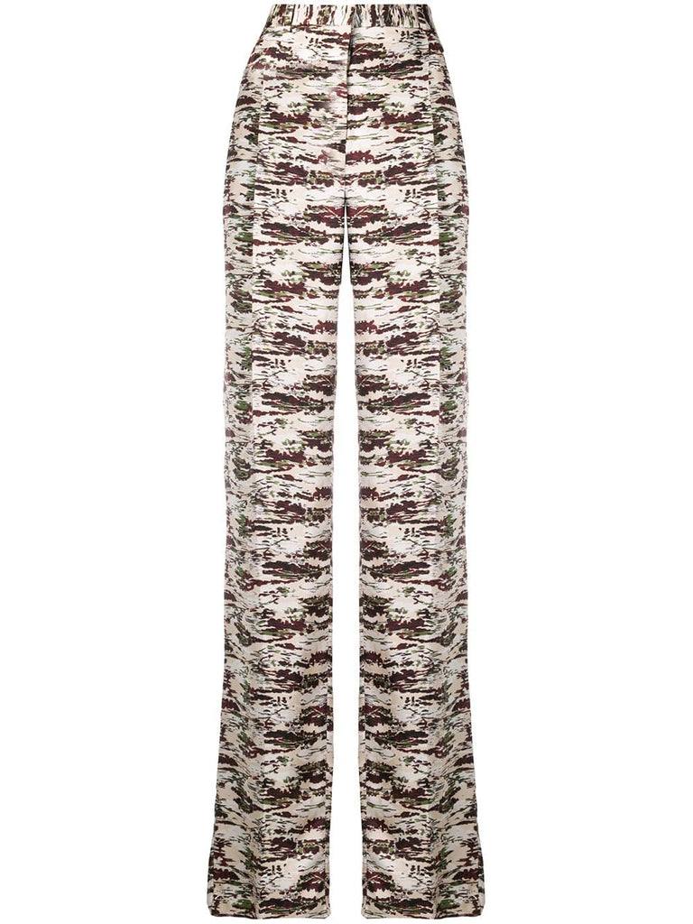 camouflage-print trousers