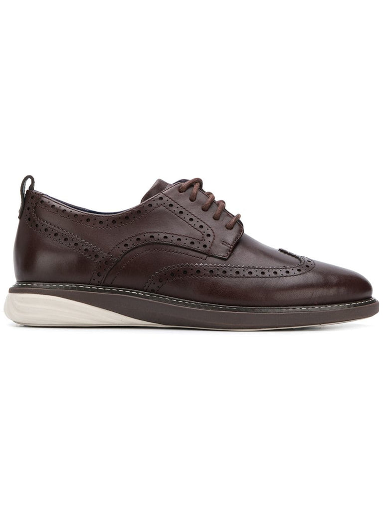 contrasting sole brogues