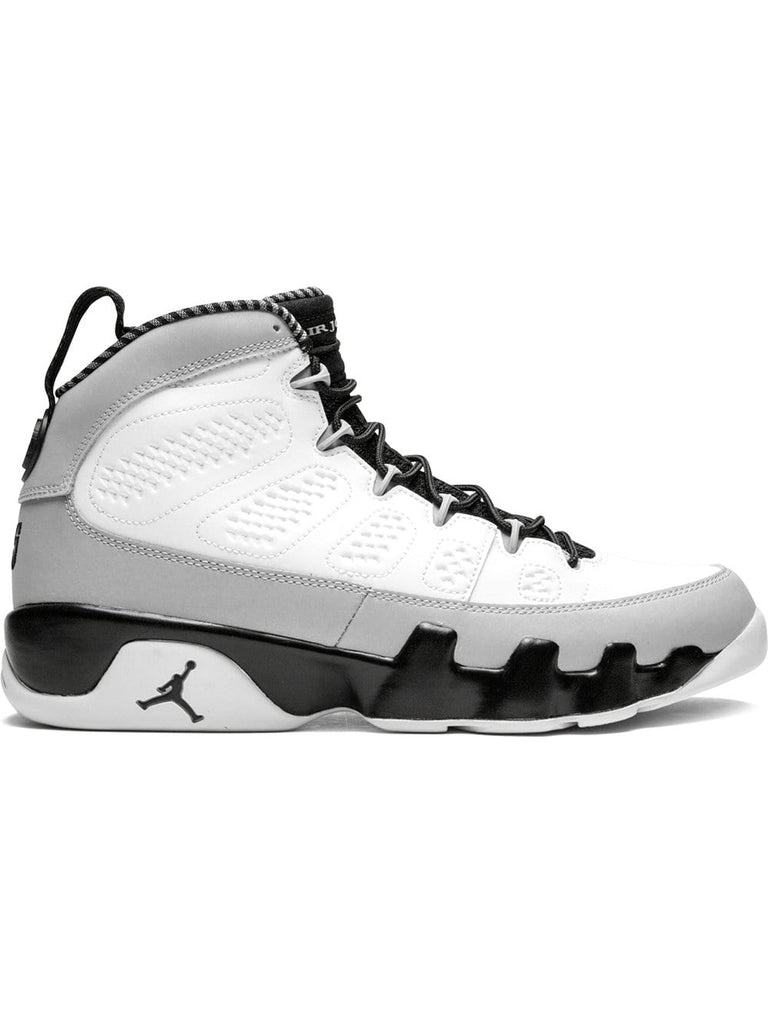 Air Jordan 9 Retro sneakers