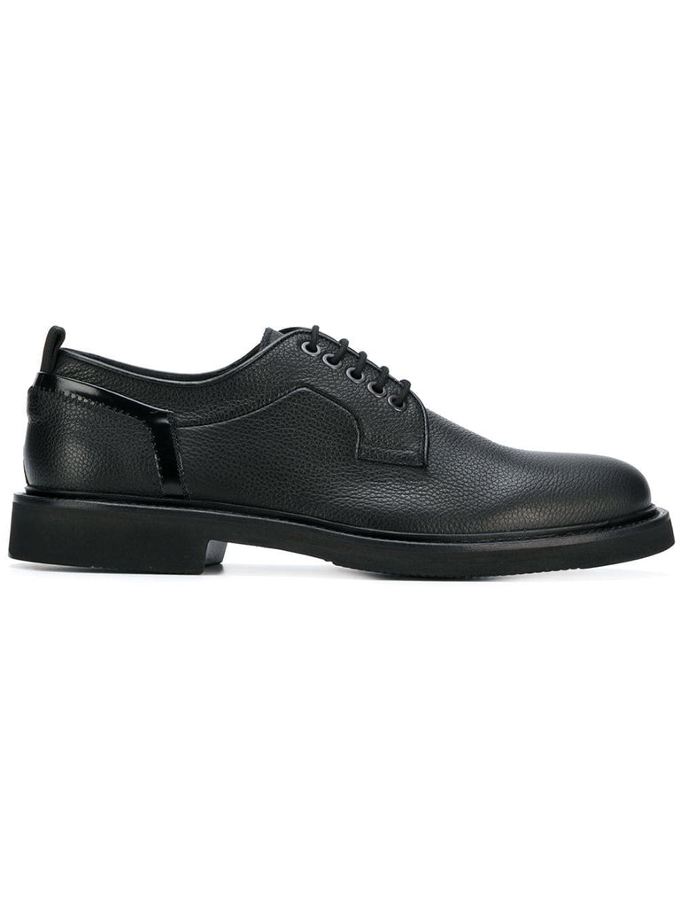 lace-up oxford shoes